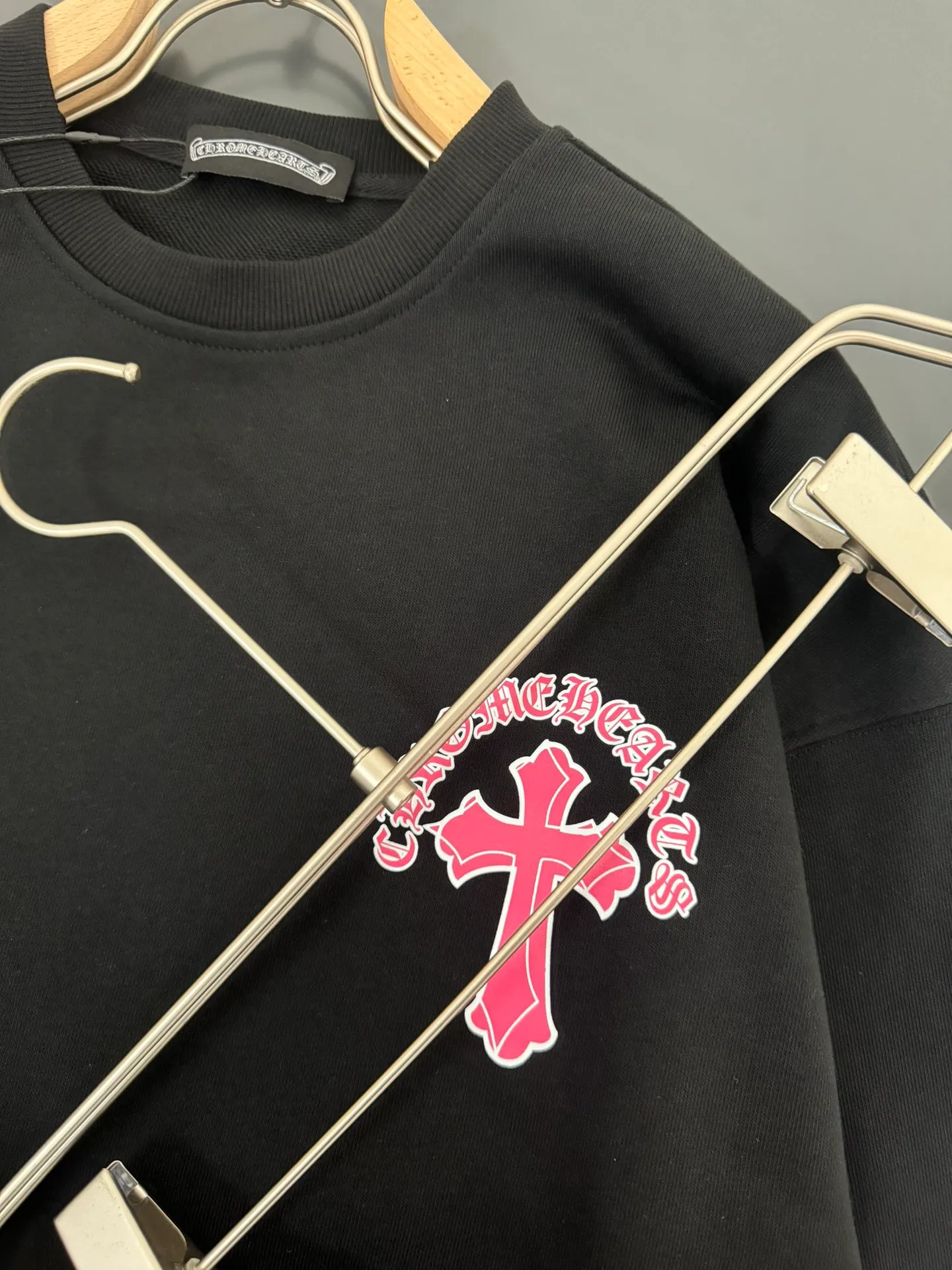 P230 ✨✨Chrome Hearts*Chrome Hearts* The latest round-neck fashionable long-sleeved sweatshirt in autumn and winter, printed logo design, 400g pure cotton fabric! It is close to the skin and comfortable, durable and easy to wear. The original factory craftsmanship is meticulous. It is a must-have for casual wear. Size S M L XL XXL